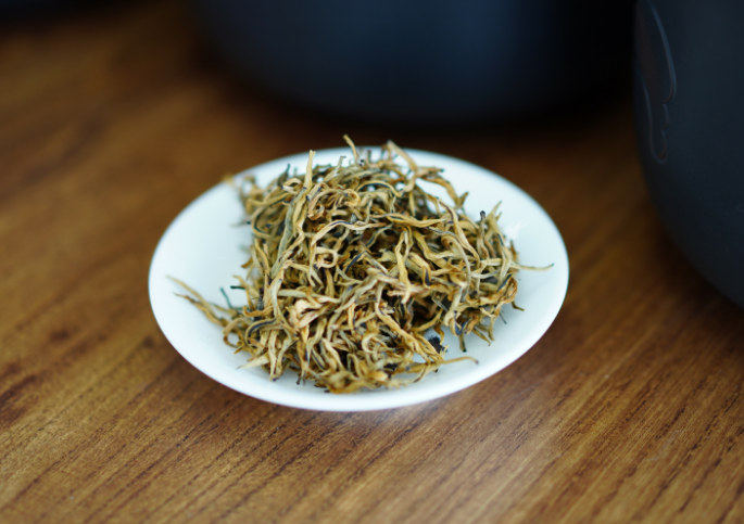 經(jīng)常過(guò)量喝濃茶會(huì )引起氟中毒。